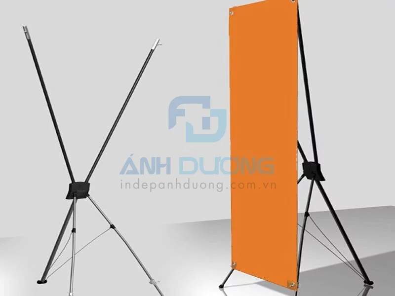 Standee chữ X dùng tại sự kiện